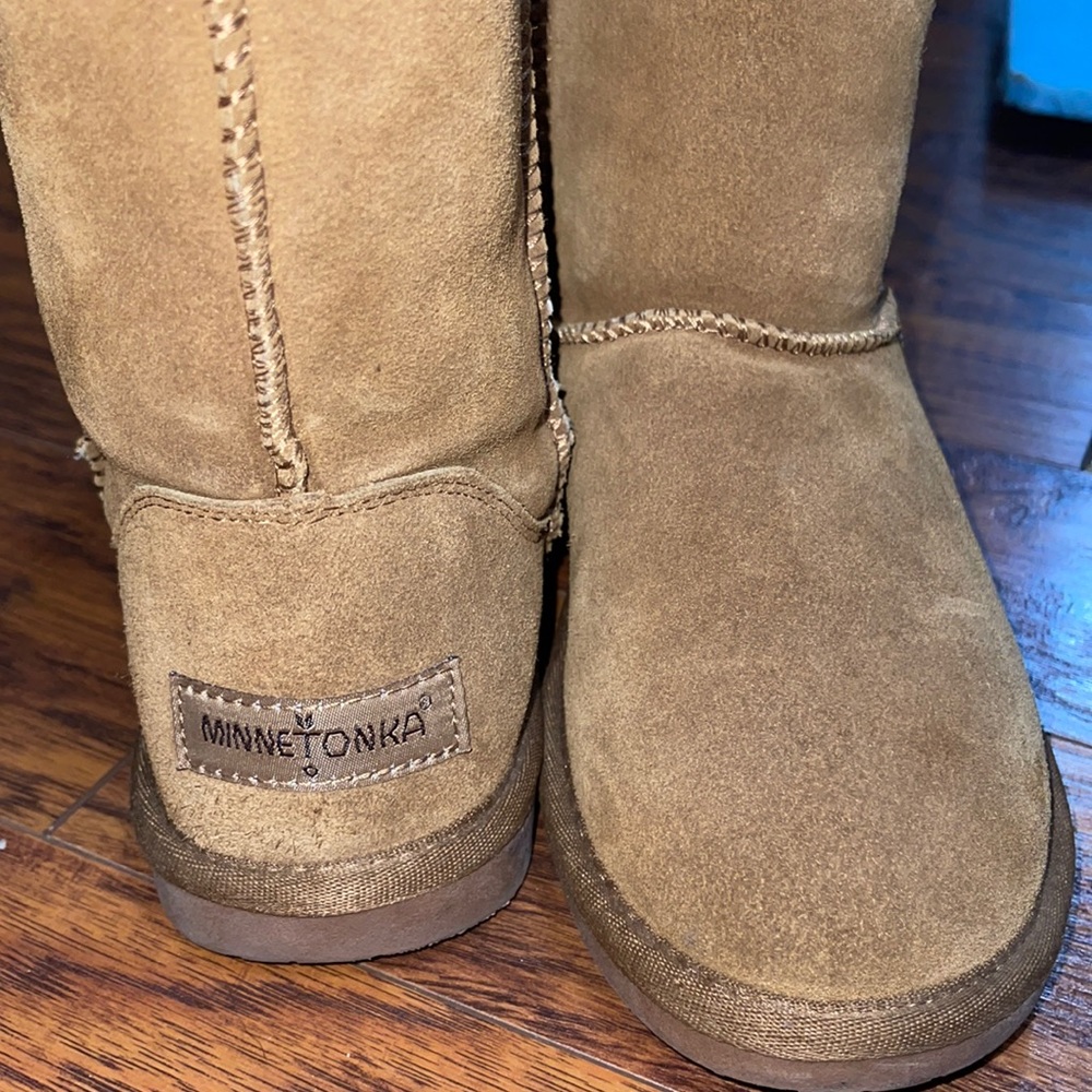 Minnetonka boots. worn once!
